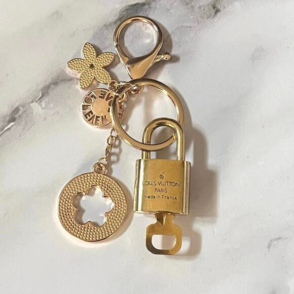Louis Vuitton Lock & Key Set #311 with a Pink Flower Charm Keychain - Picture 2 of 5